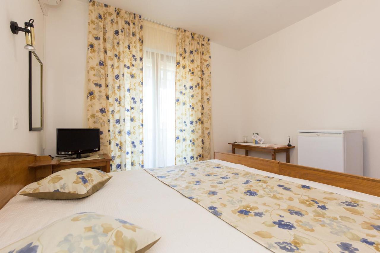 Apartment & Room Dinka, Krk Krk Town Eksteriør billede
