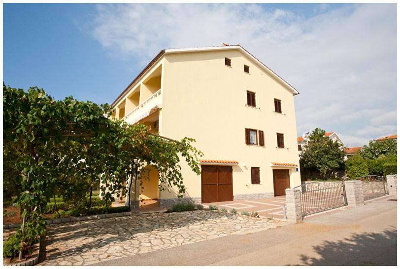 Apartment & Room Dinka, Krk Krk Town Eksteriør billede