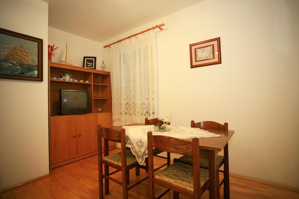 Apartment & Room Dinka, Krk Krk Town Eksteriør billede
